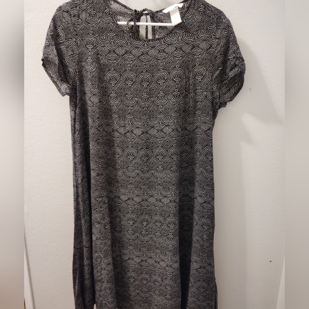 🦋H&M Black and Gray Patterned Midi Dress